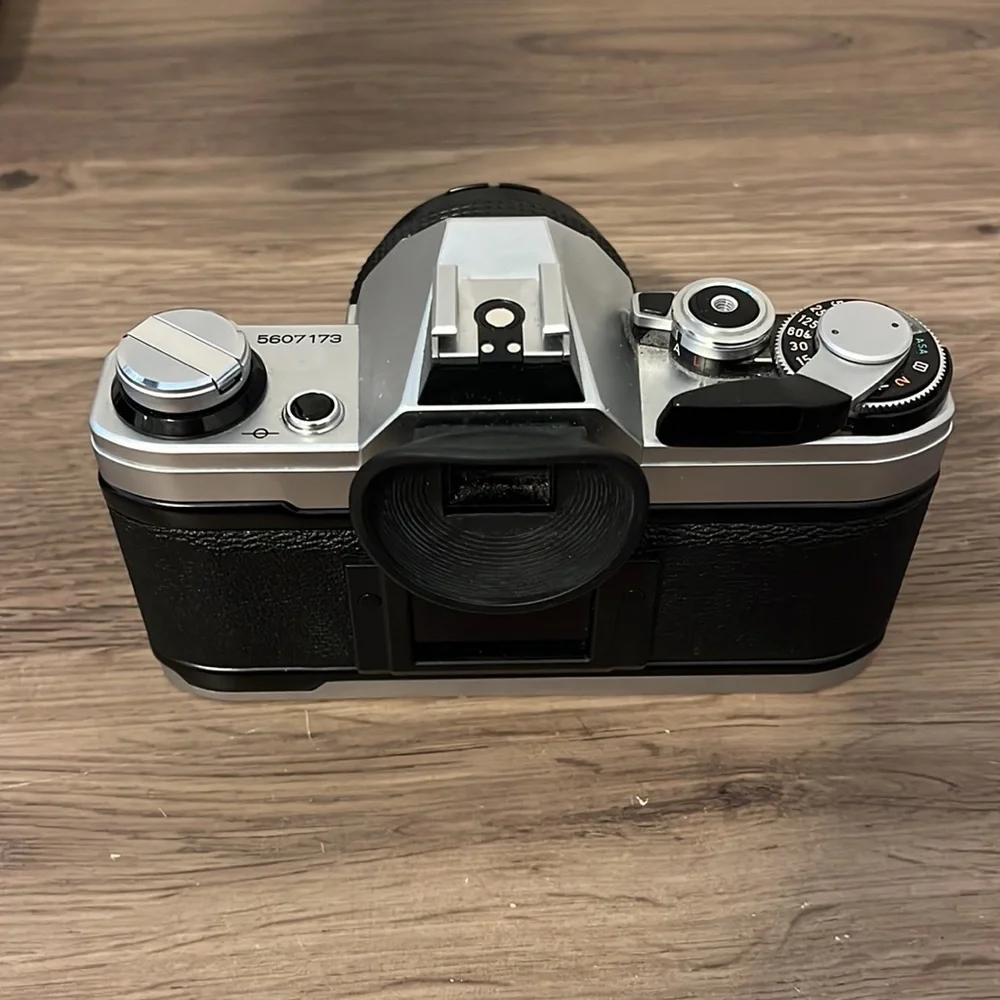 Canon AE-1 35mm Film Camera Silver and Black - Picture 3 of 4